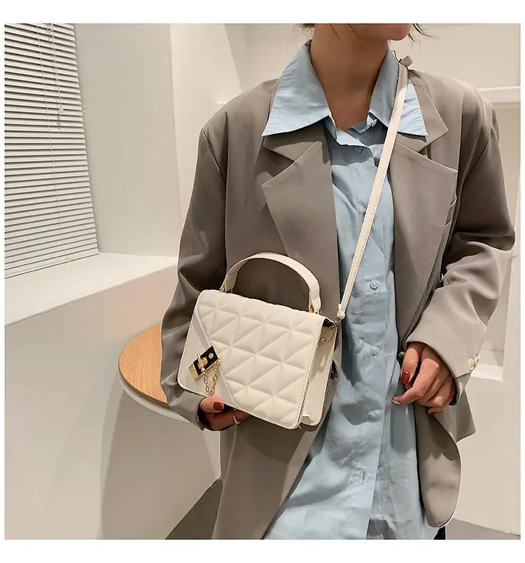 2023 Trendy Women's Quilted Shoulder Bags with Diamond Embroidery — feature 14