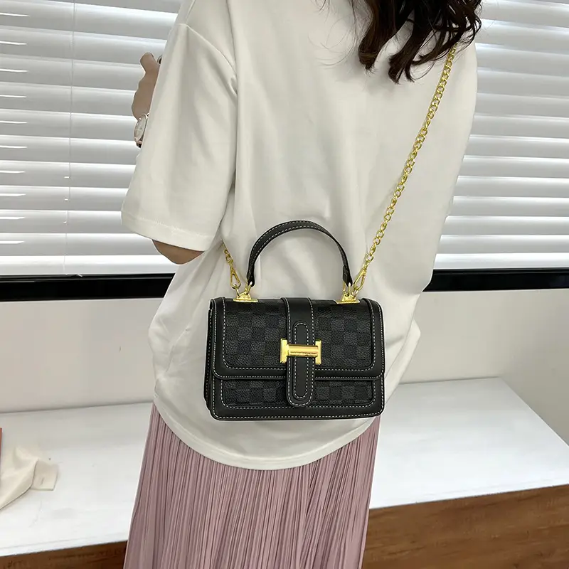 2023 Women's Crossbody Bag with Chain Strap - Image 5