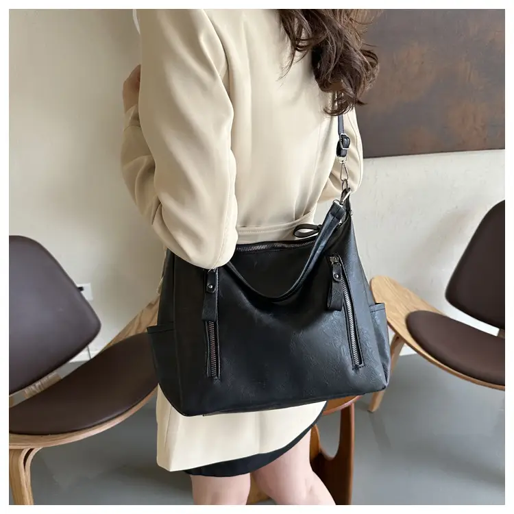 Black Retro Shoulder Bag Women 2023 Winter Tote — feature 10