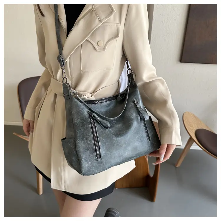 Black Retro Shoulder Bag Women 2023 Winter Tote — feature 11