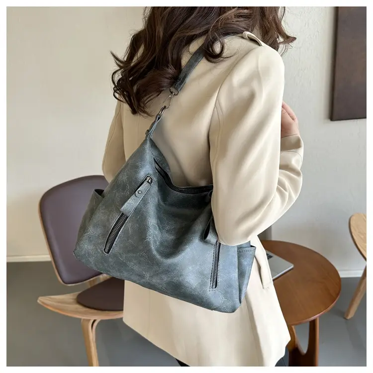 Black Retro Shoulder Bag Women 2023 Winter Tote — feature 13