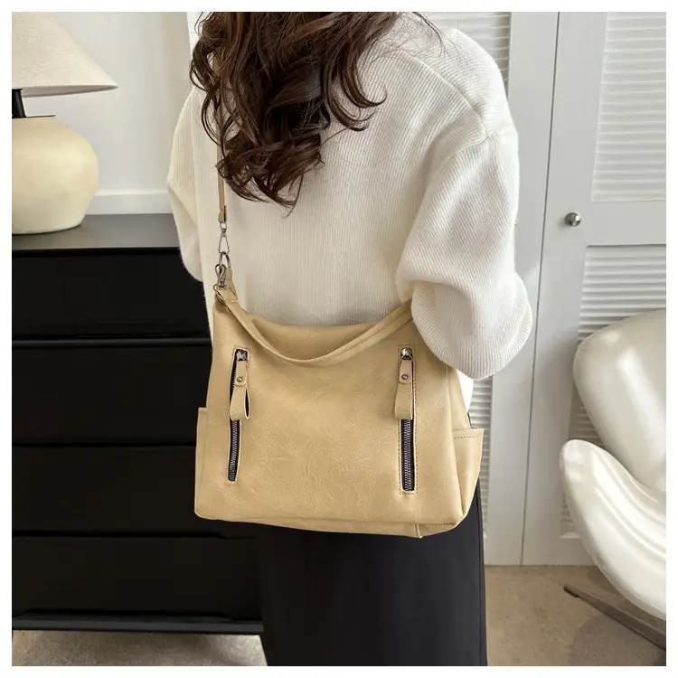 Black Retro Shoulder Bag Women 2023 Winter Tote — feature 15