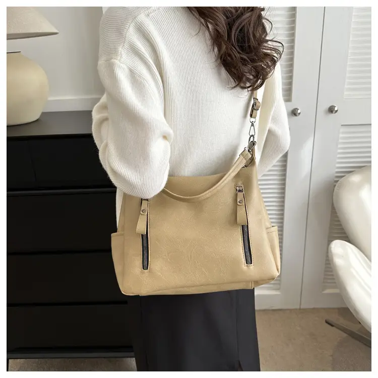 Black Retro Shoulder Bag Women 2023 Winter Tote — feature 16