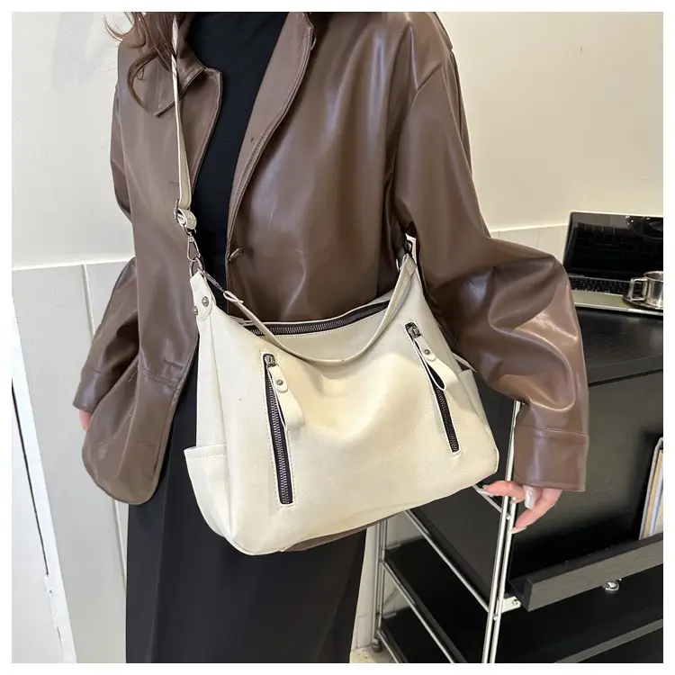 Black Retro Shoulder Bag Women 2023 Winter Tote — feature 17