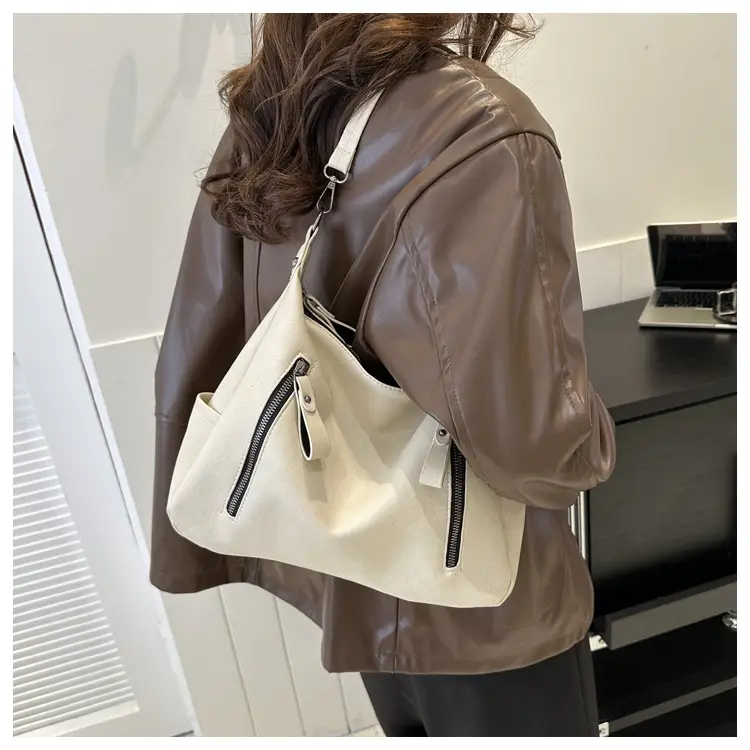Black Retro Shoulder Bag Women 2023 Winter Tote — feature 19