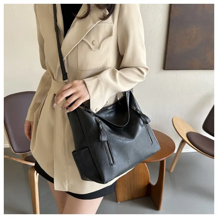 Black Retro Shoulder Bag Women 2023 Winter Tote — feature 8