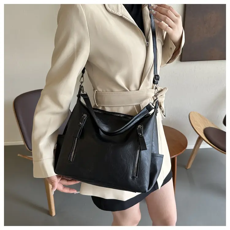 Black Retro Shoulder Bag Women 2023 Winter Tote — feature 9