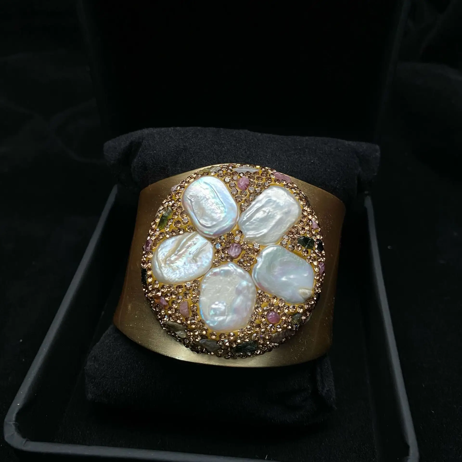 Wide Bristled Pearl Bracelet with Gold Plating — feature 11
