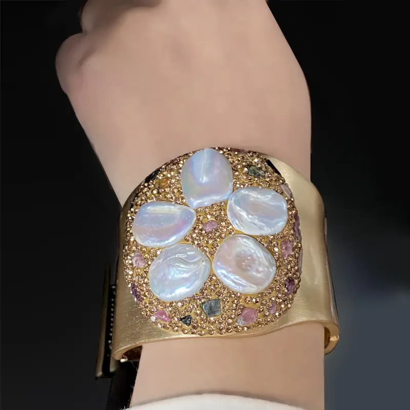 Wide Bristled Pearl Bracelet with Gold Plating — feature 2