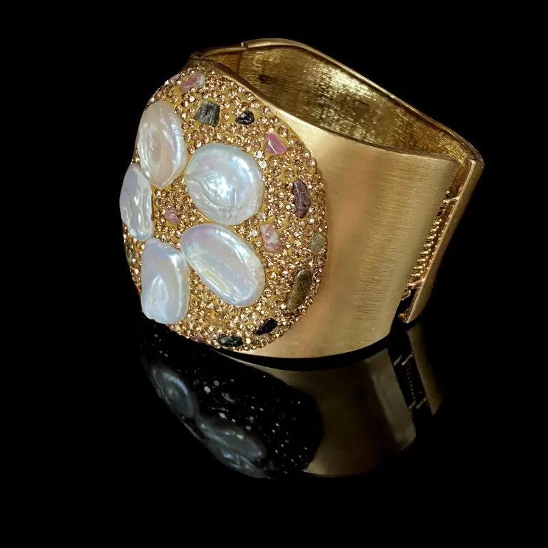 Wide Bristled Pearl Bracelet with Gold Plating — feature 7