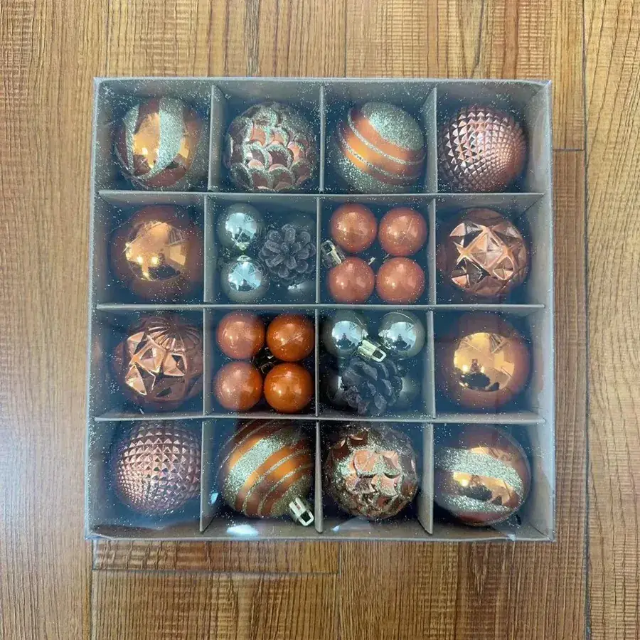 Cross-Country Christmas Tree Balls 44Pcs Box