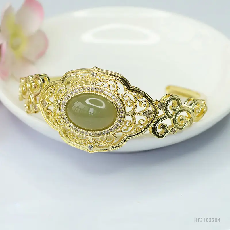 Guan Yu Jade Hollow Bracelet Chinese Style Gold — feature 7