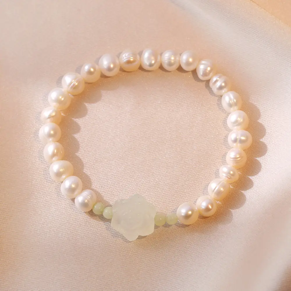Freshwater Pearl Bracelet with Agate Flower Design