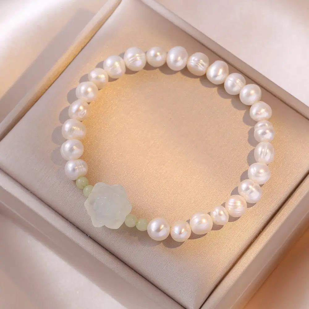 Freshwater Pearl Bracelet with Agate Flower Design