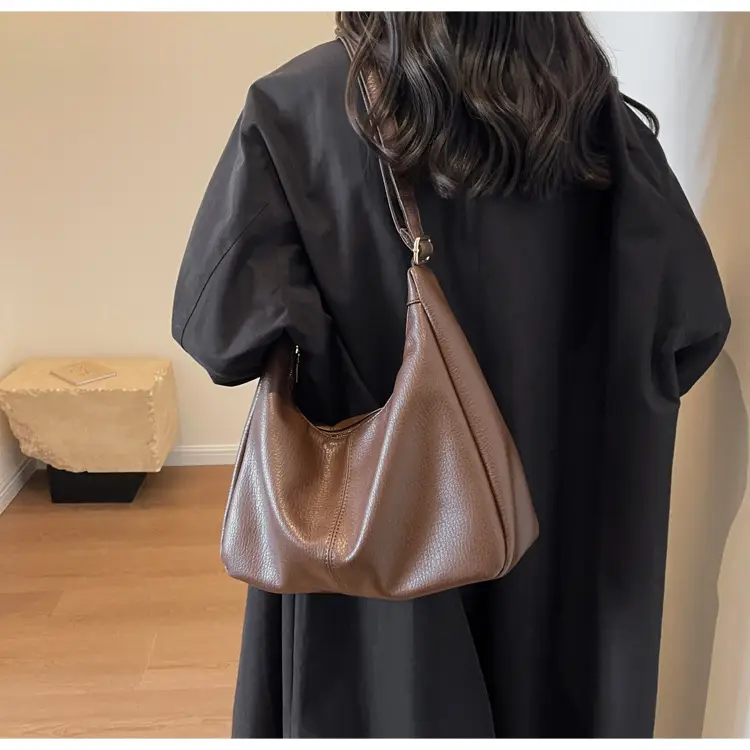 Black Leather Shoulder Bag for Women 2023 — feature 11