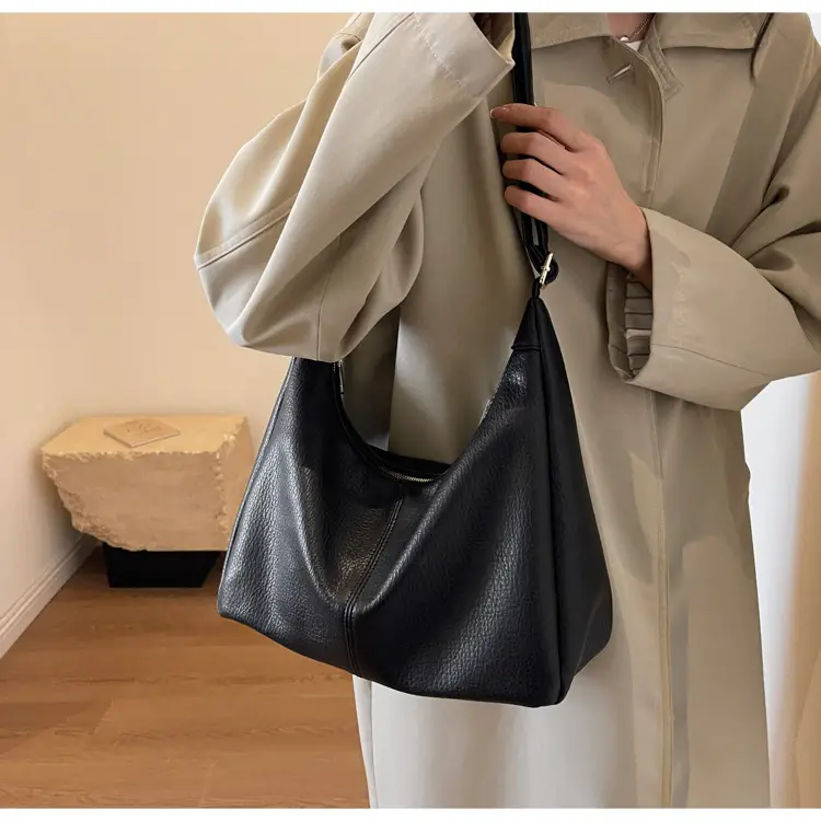 Black Leather Shoulder Bag for Women 2023 — feature 13
