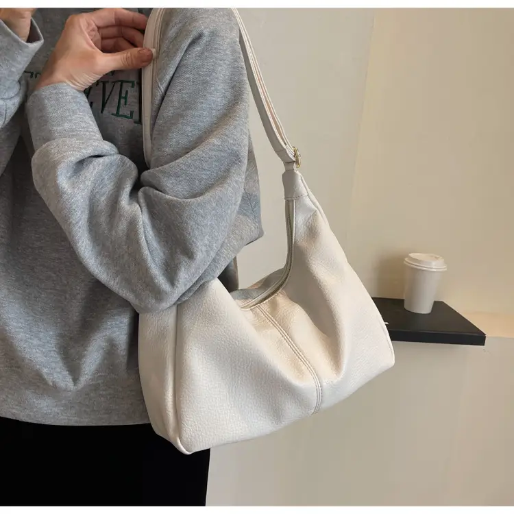 Black Leather Shoulder Bag for Women 2023 — feature 14