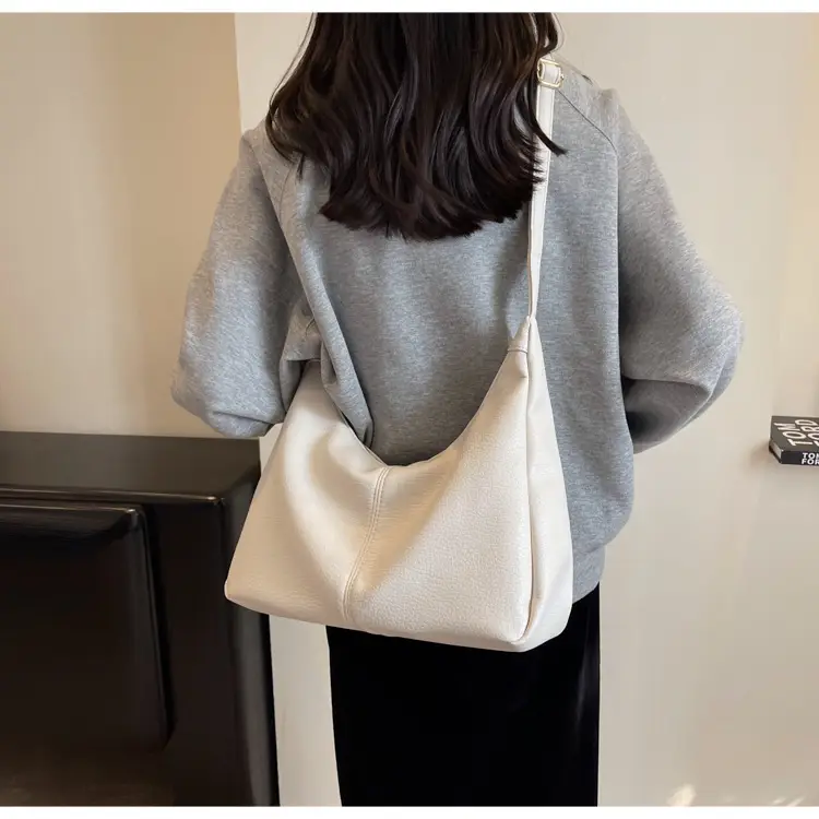 Black Leather Shoulder Bag for Women 2023 — feature 15