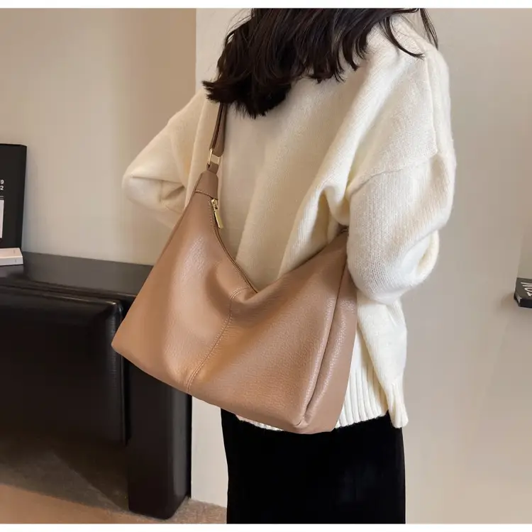 Black Leather Shoulder Bag for Women 2023 — feature 18