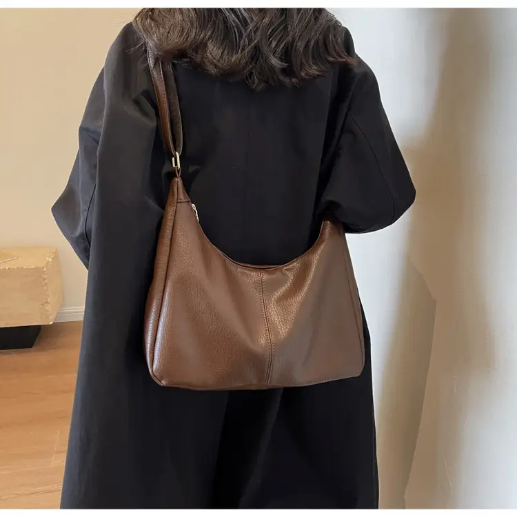 Black Leather Shoulder Bag for Women 2023 — feature 9