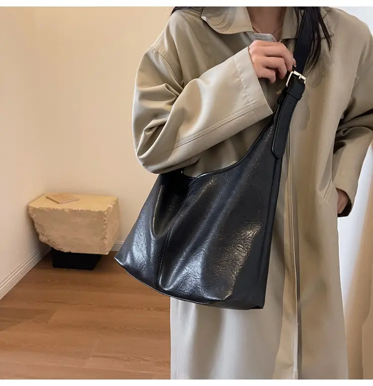 Black Leather Shoulder Bag for Women Winter 2023 — feature 10