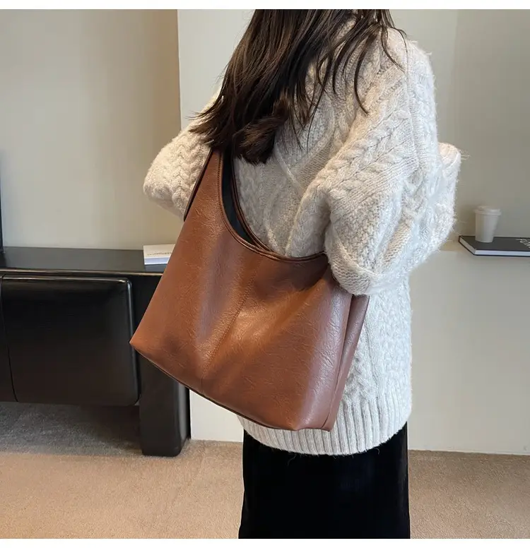 Black Leather Shoulder Bag for Women Winter 2023 — feature 13
