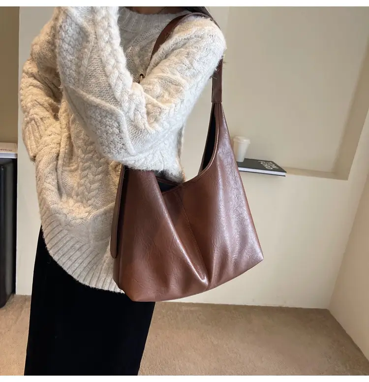 Black Leather Shoulder Bag for Women Winter 2023 — feature 14
