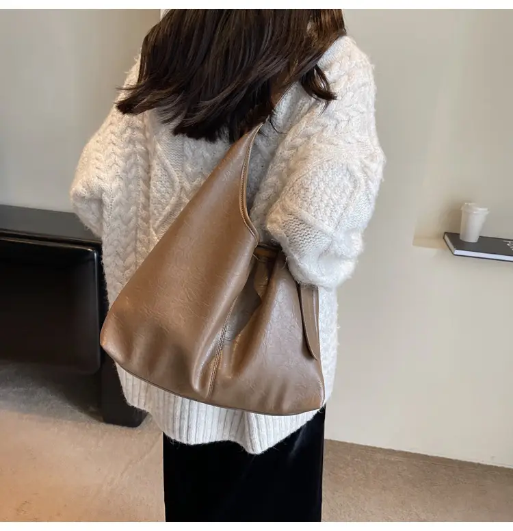 Black Leather Shoulder Bag for Women Winter 2023 — feature 16