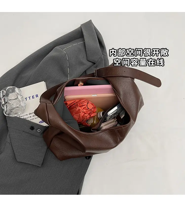 Black Leather Shoulder Bag for Women Winter 2023 — feature 5