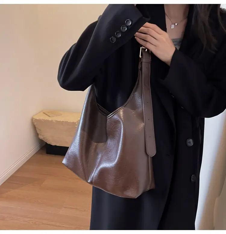 Black Leather Shoulder Bag for Women Winter 2023 — feature 6