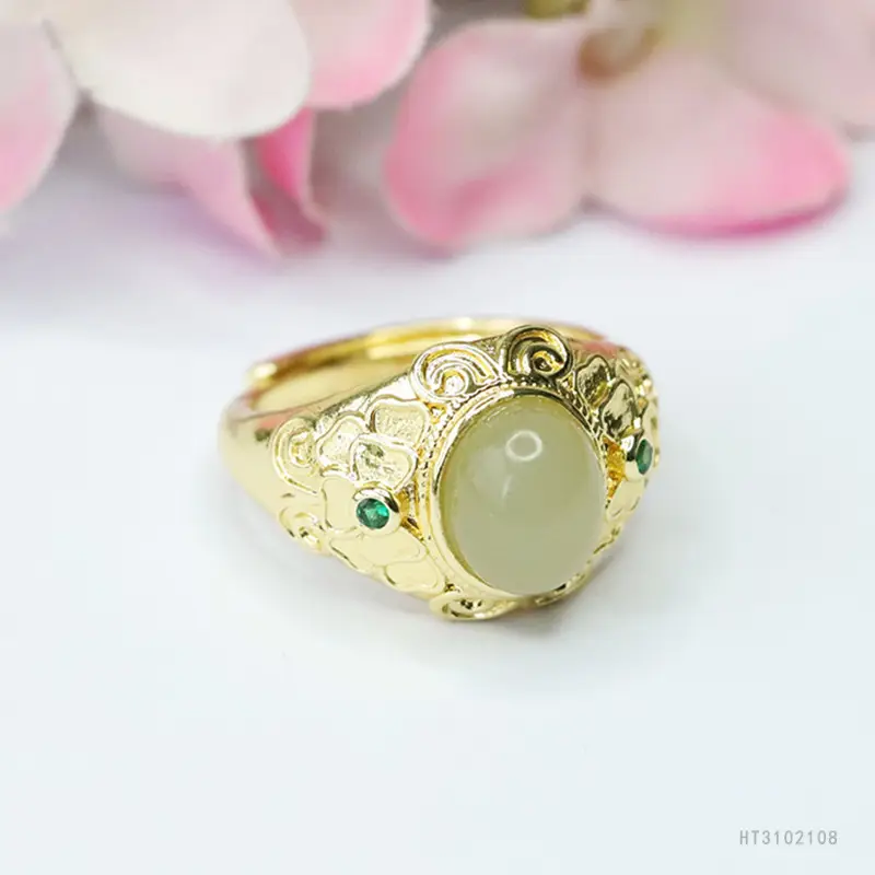 Vintage Gold Jade Ring with Green Gemstone - Image 3