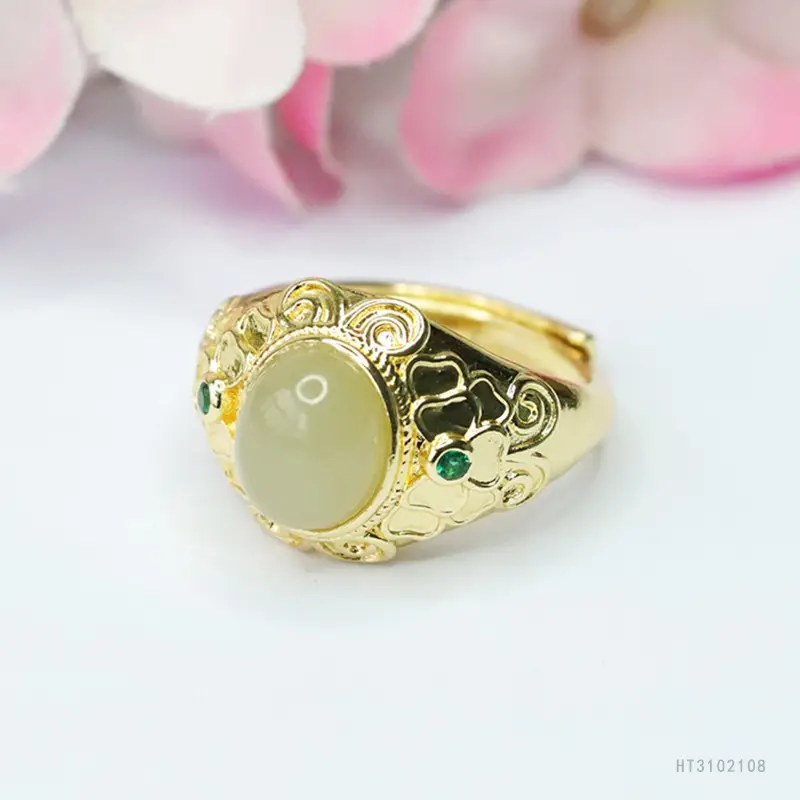 Vintage Gold Jade Ring with Green Gemstone - Image 4