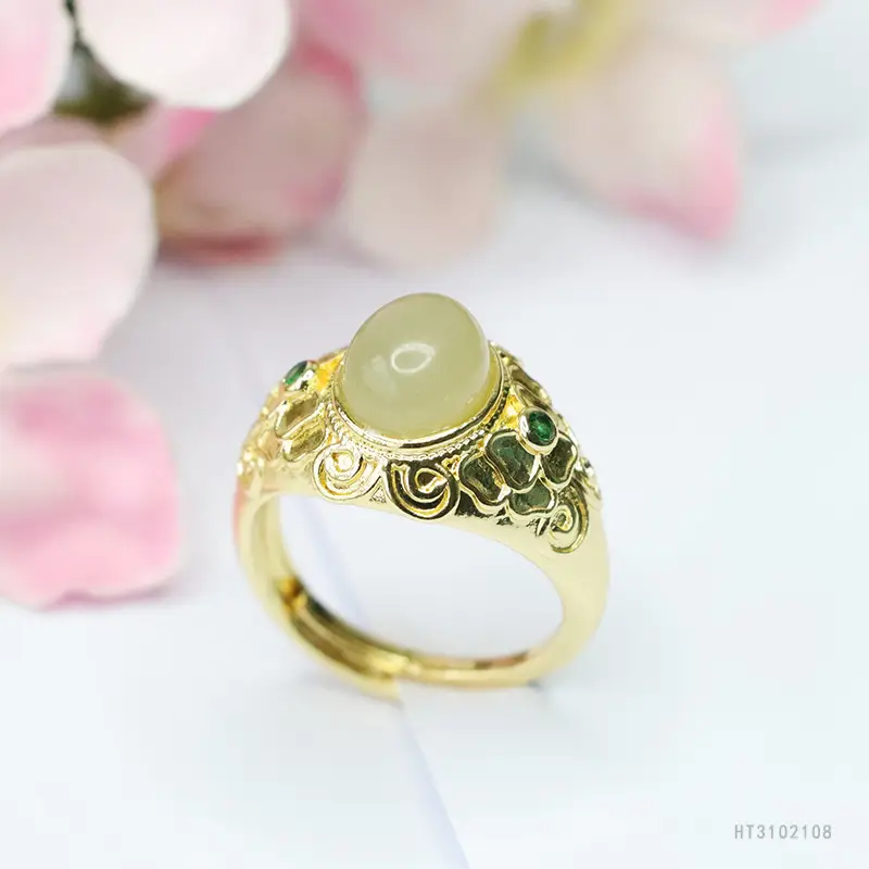 Vintage Gold Jade Ring with Green Gemstone - Image 5