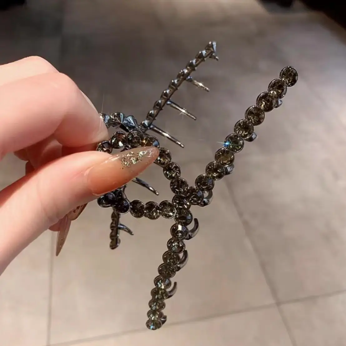 Korean Style Diamond Shark Clip Updo Set — feature 8