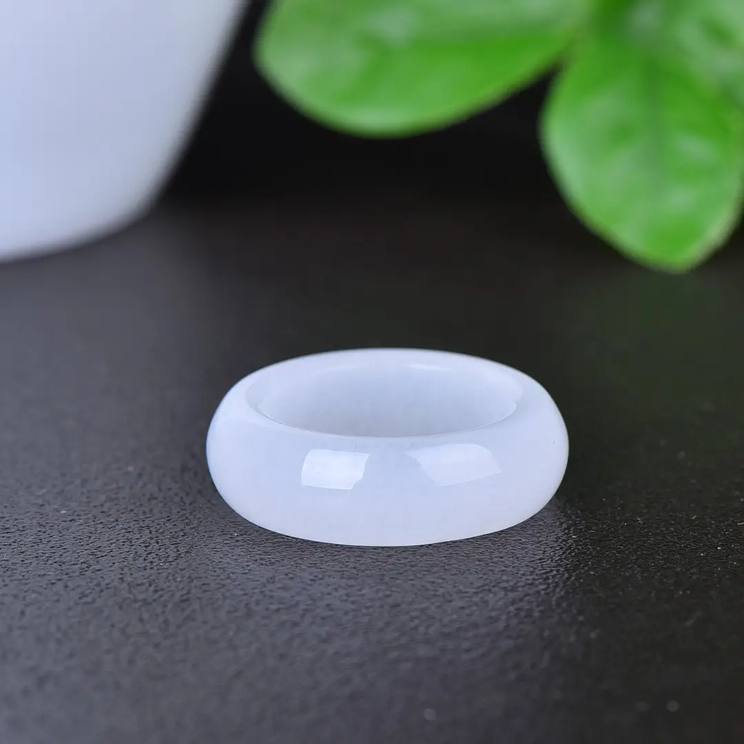 Elegant Gold & Jade Ring White Design