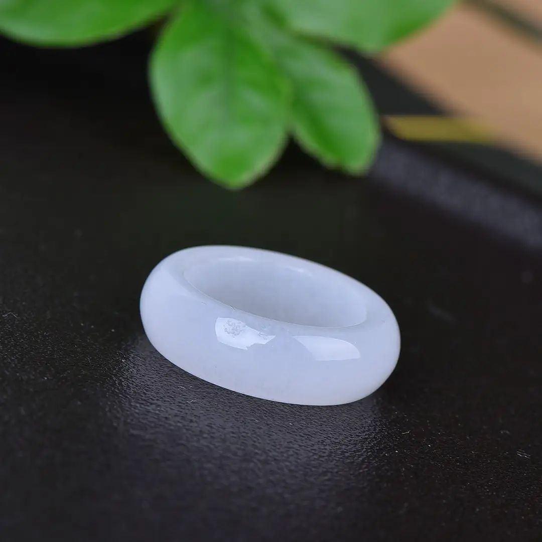 Elegant Gold & Jade Ring White Design — feature 4