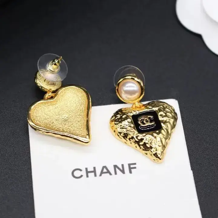 Chanel Heart Pearl Earrings Gold 23K — feature 3