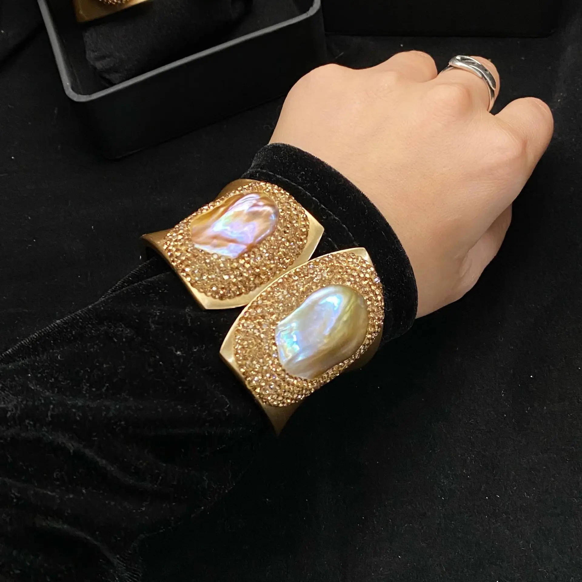 Wide Bristled Pearl Bracelet Gold Plated Super Bright - Image 4