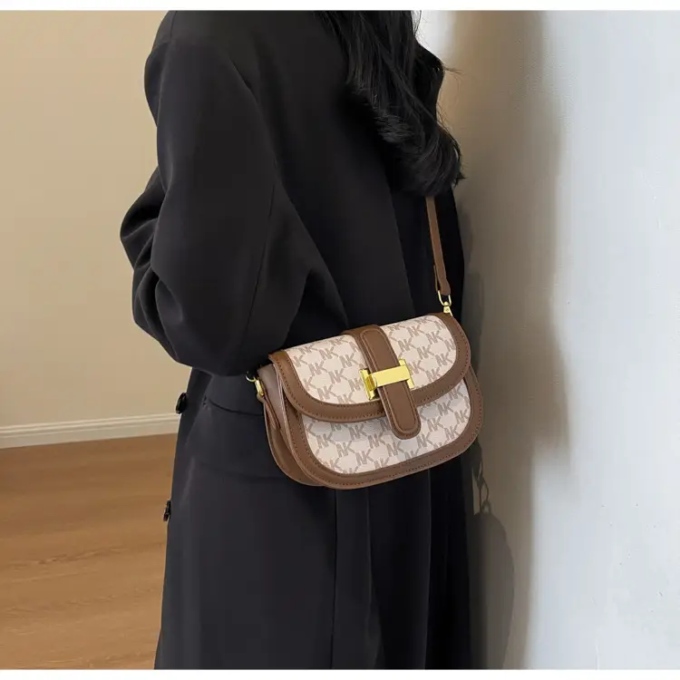 Women's Retro Crossbody Bag with Gold Clasp — feature 17