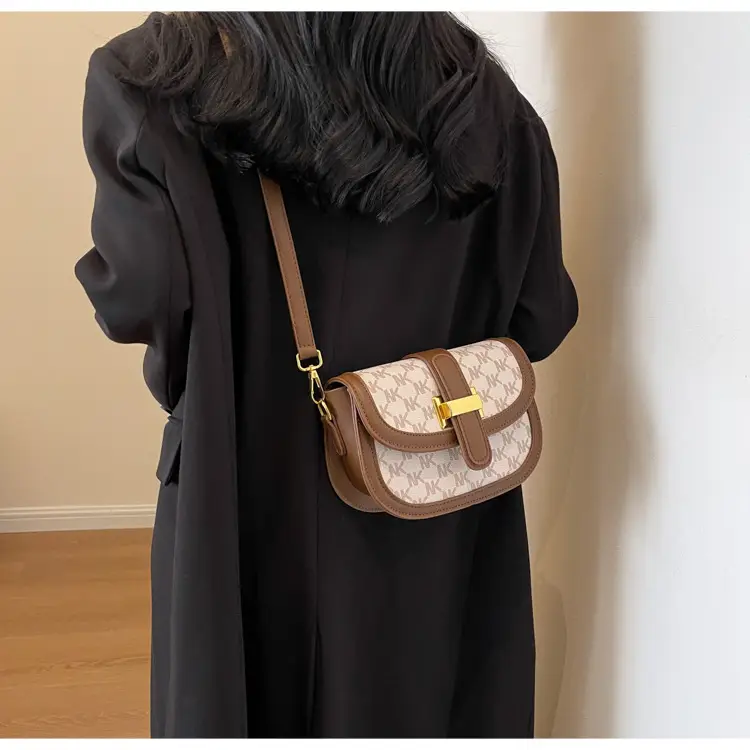 Women's Retro Crossbody Bag with Gold Clasp — feature 18