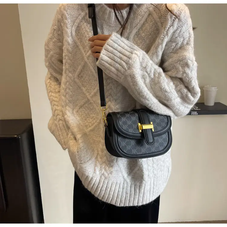 Women's Retro Crossbody Bag with Gold Clasp — feature 21