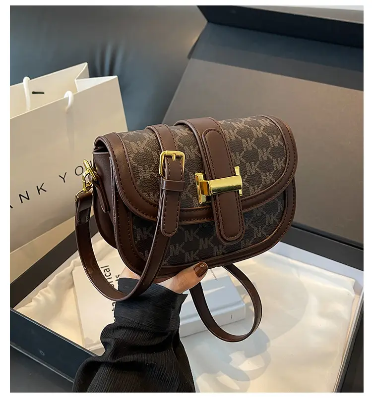 Vintage Saddle Bag Brown Gold Clasp Women — feature 1