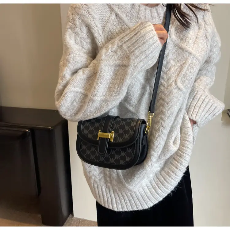 Vintage Saddle Bag Brown Gold Clasp Women — feature 18