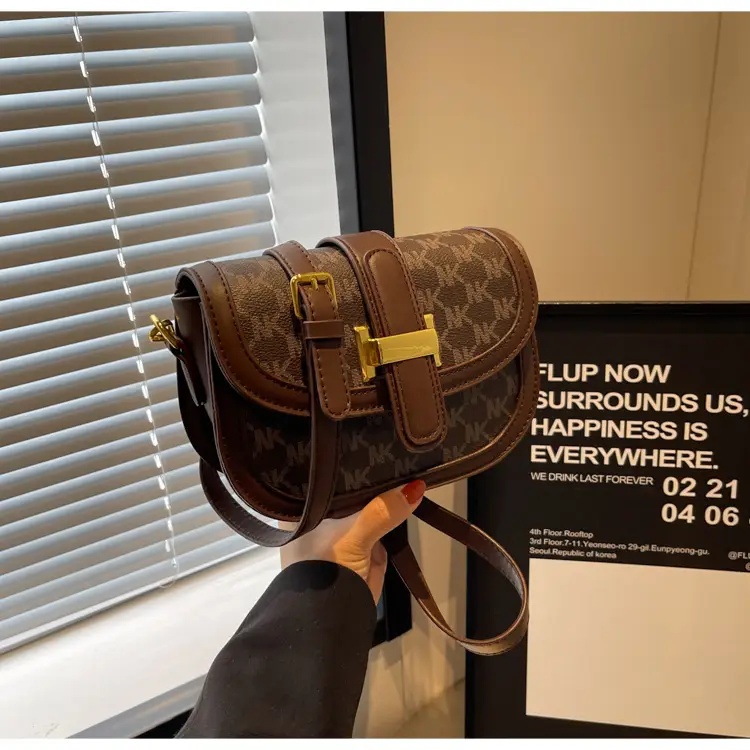 Vintage Saddle Bag Brown Gold Clasp Women — feature 20