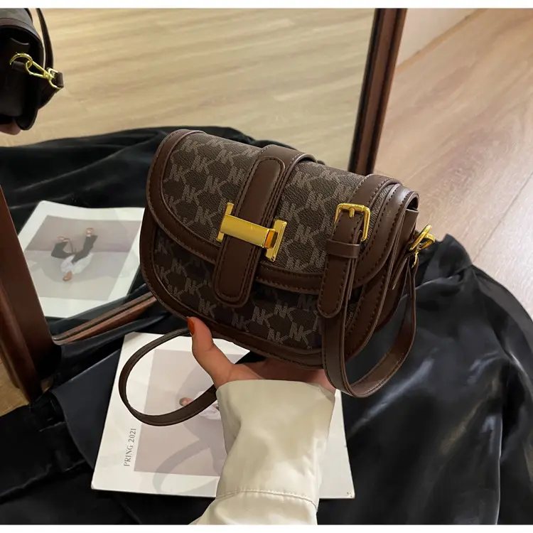 Vintage Saddle Bag Brown Gold Clasp Women — feature 21