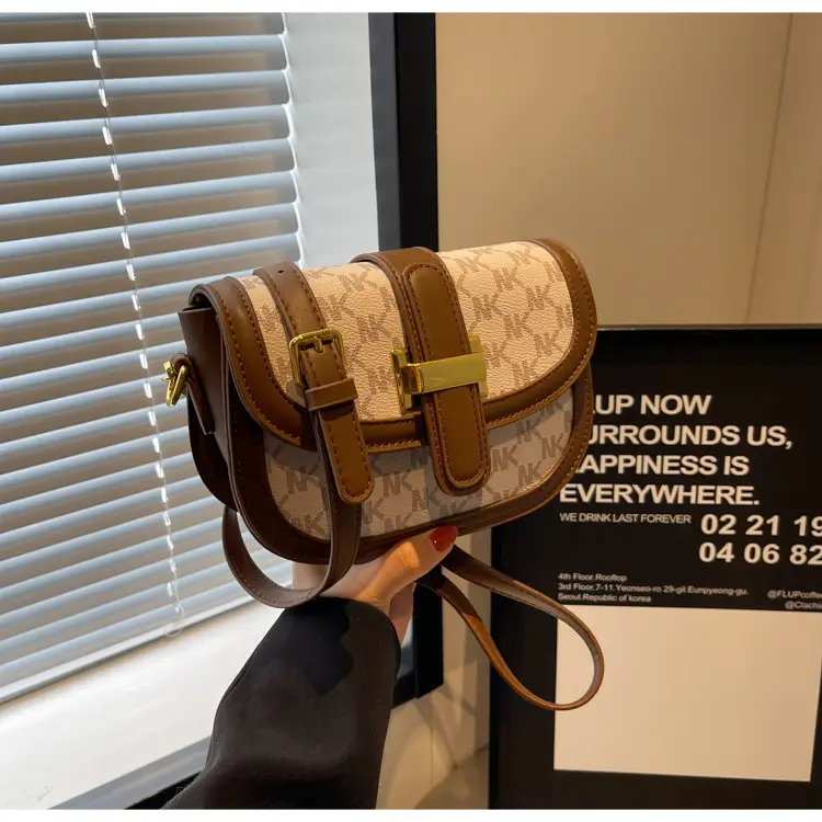 Vintage Saddle Bag Brown Gold Clasp Women — feature 23