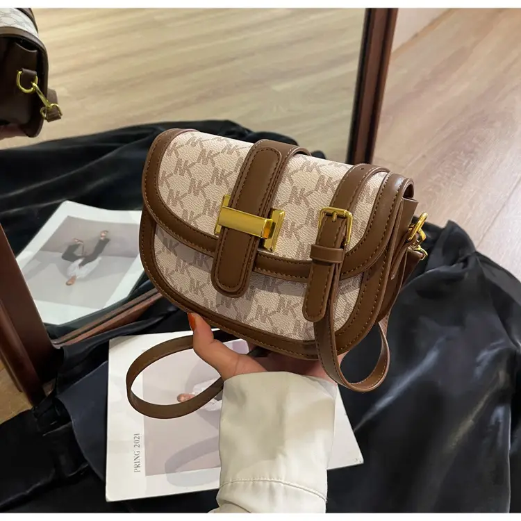 Vintage Saddle Bag Brown Gold Clasp Women — feature 24