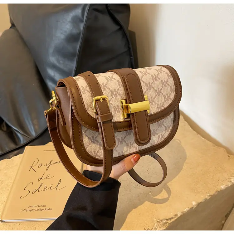 Vintage Saddle Bag Brown Gold Clasp Women — feature 25
