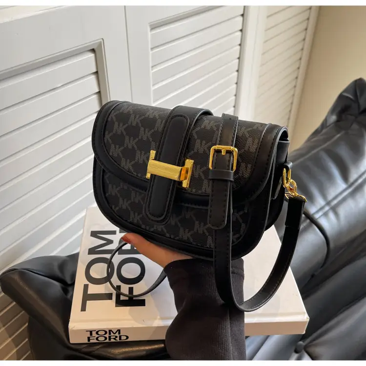 Vintage Saddle Bag Brown Gold Clasp Women — feature 26