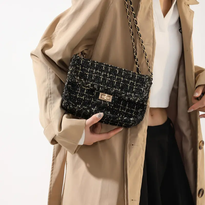 2023 Women's White Plaid Chain Shoulder Bag - Image 5